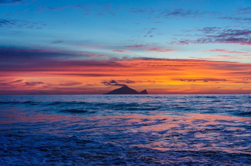 宜蘭龜山島朝日怎麼拍最好看 算出太陽方位角就能找到最佳日出位置 欣傳媒