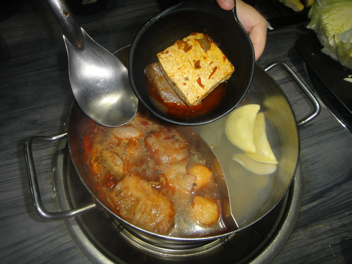 【美食】「好客燒烤-忠孝店」火烤兩吃，台北市東區吃到飽推薦、
