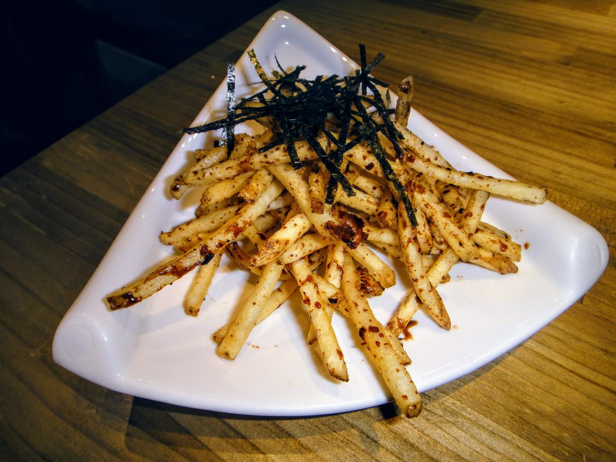 【美食】「燈來拉麵」蘆洲拉麵推薦，日式拉麵丼飯好美味、捷運三