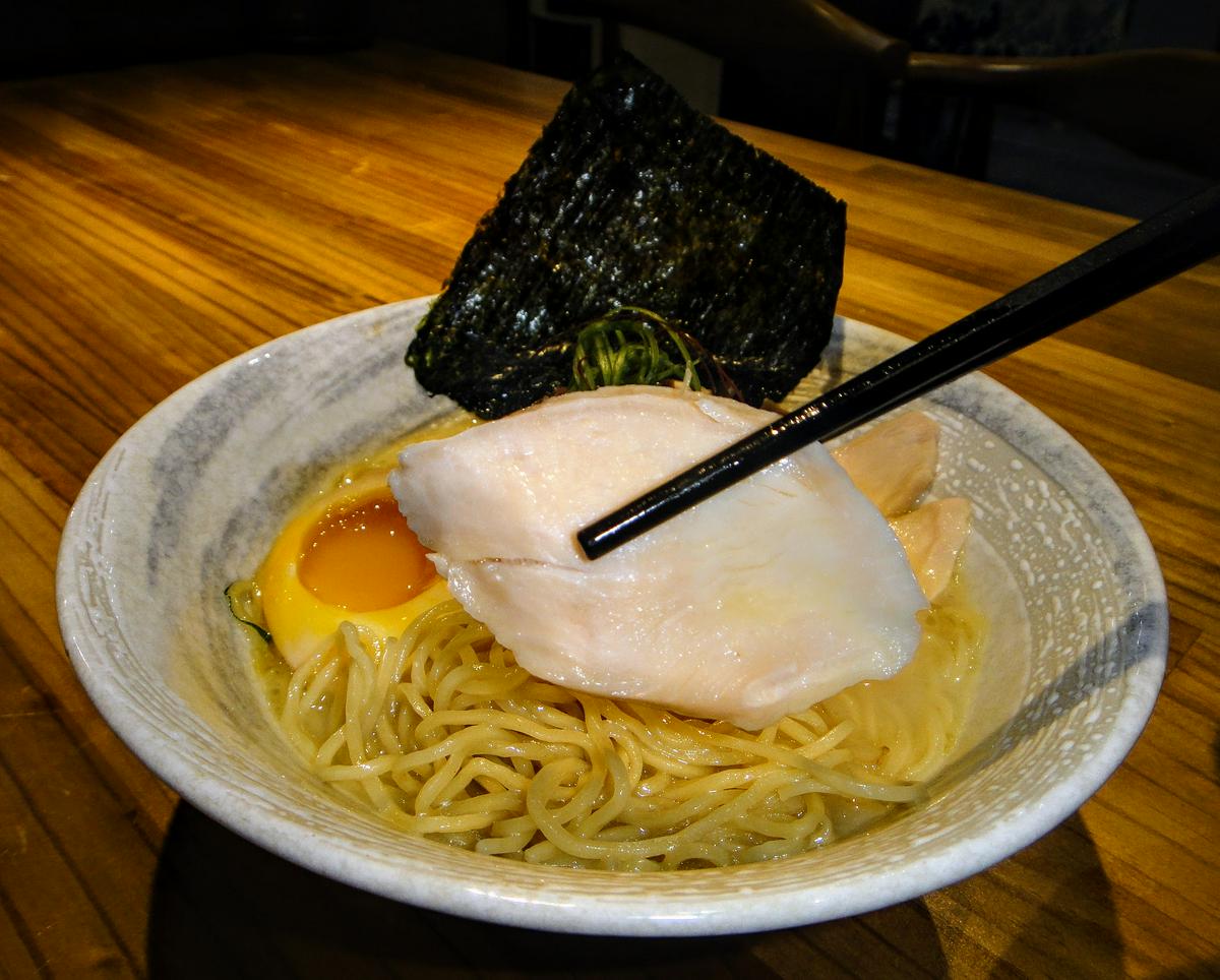 【美食】「燈來拉麵」蘆洲拉麵推薦，日式拉麵丼飯好美味、捷運三