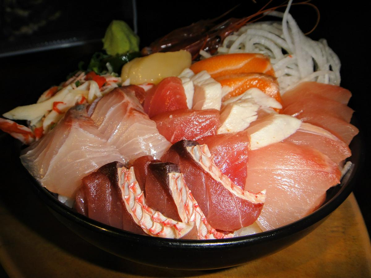 【美食】「丼賞和食」南京東路生魚片丼飯，中山區海鮮丼推薦、中