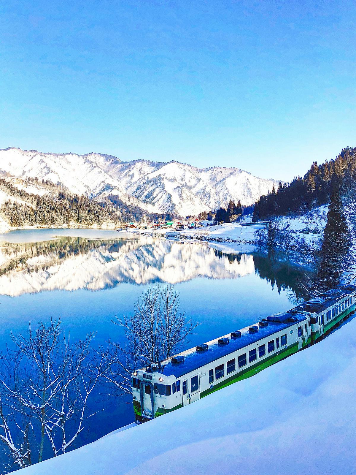 冬季的只見線列車；照片提供／日本旅遊推廣中心・遊日本有限公司
