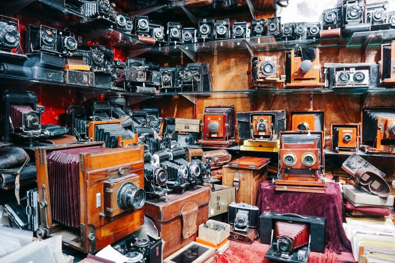 波托貝羅市集裡成堆的老相機總讓許多人迷流連忘返。（Photo｜許詩美）