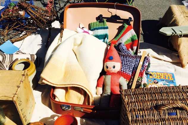 可愛的復古布娃娃和編織毯子。（圖片來源：悅知出版社《享受吧！倫敦小旅行》）