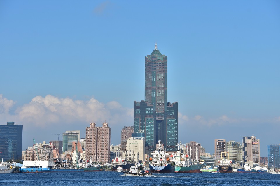 登上85大樓觀景台，可以飽覽高雄港灣美景。（Flickr授權作者－Bevis Chen）