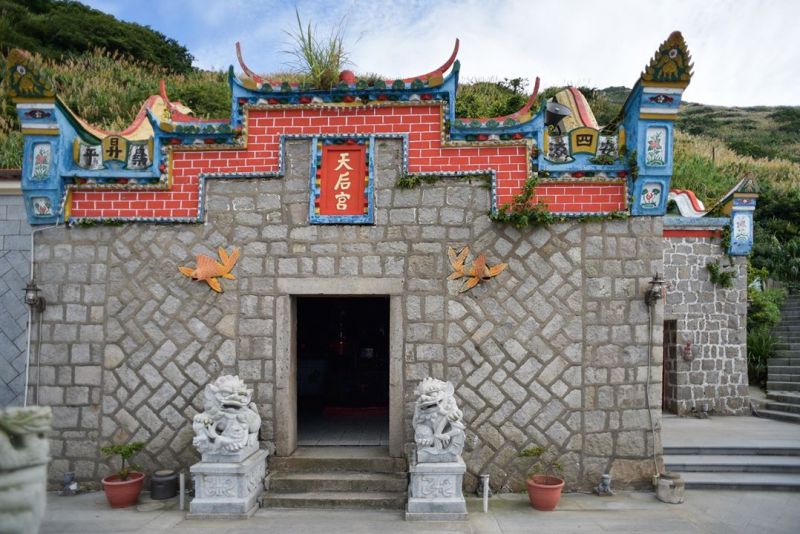 色彩鮮豔的廟宇，也是閩東建築的特色之一。(攝影：Tiffany Ku)