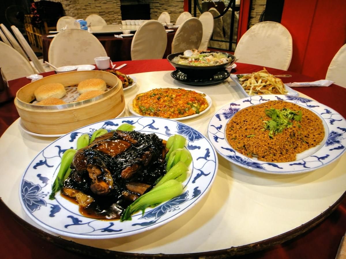 【美食】「龍翔園餐廳」大安川湘菜推薦，東區中式合菜推薦、東區