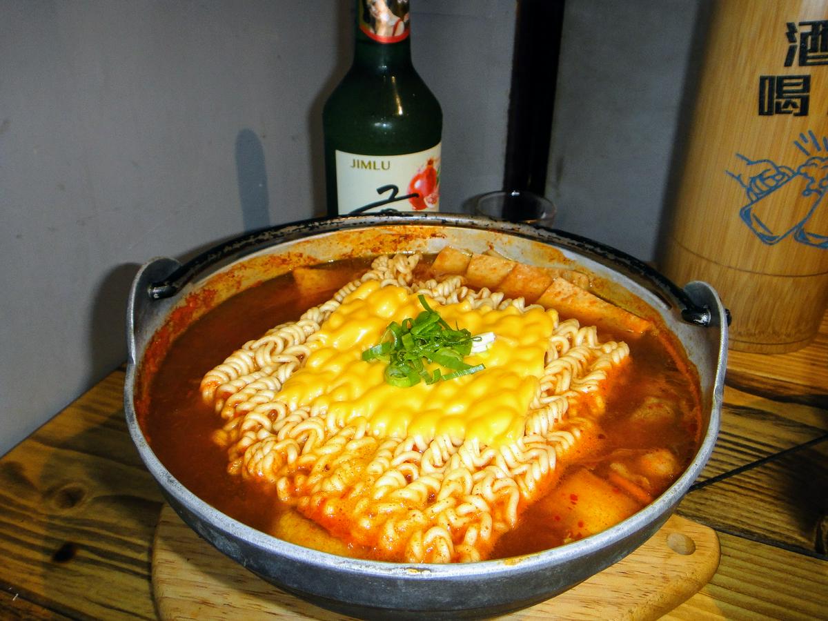 【美食】「辣媽媽部隊鍋」永和韓式料理推薦，永和部隊鍋推薦、永
