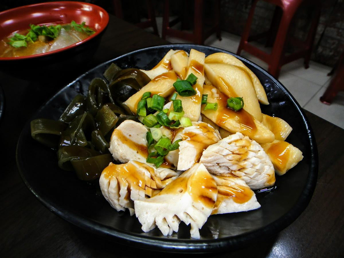 【美食】「廟口臭豆腐（新莊廟街）」臭豆腐、麵線、肉圓，新莊廟