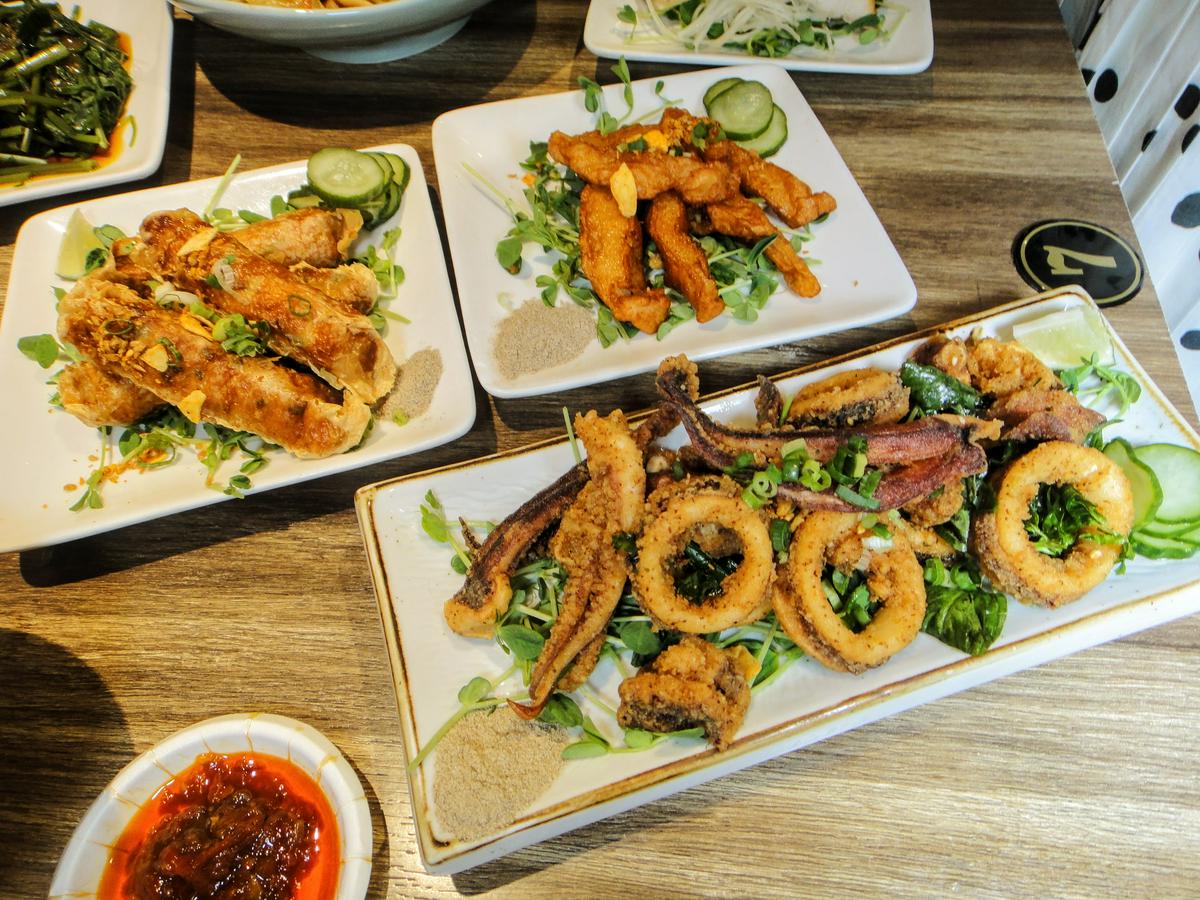 【美食】「江家深澳小漁村」海鮮粥、海鮮炒麵、炸物！行天宮美食