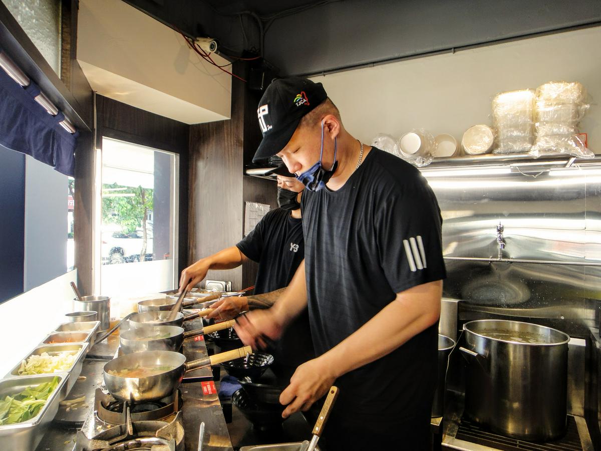 【美食】「江家深澳小漁村」海鮮粥、海鮮炒麵、炸物！行天宮美食