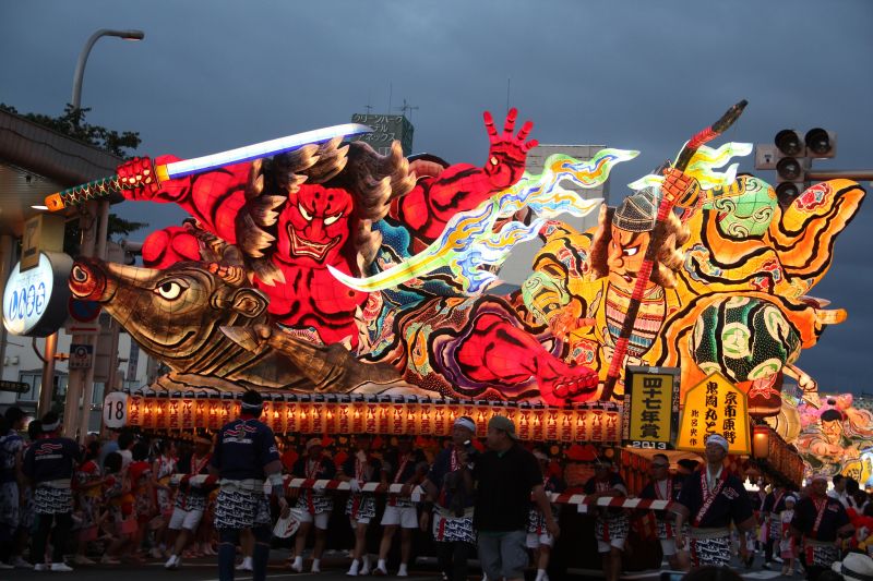 東北夏日睡魔祭跟著巨型燈籠看祭典 欣傳媒