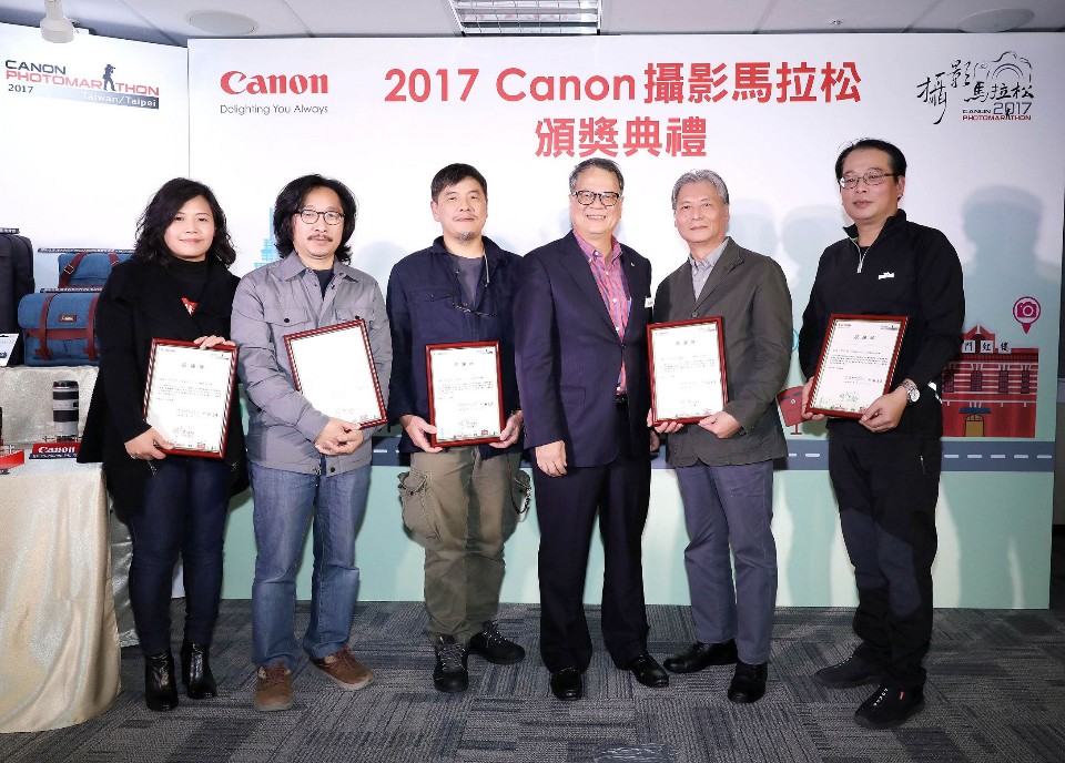 Canon 特別邀請來自不同攝影領域專長的專家擔任評審，經過近一個月審慎評選過程，從兩萬多張相片中選出心目中的最佳作品 圖/台灣佳能資訊提供