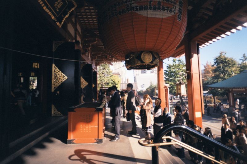 淺草寺供奉觀音，深受當地人及觀光客喜愛。（圖片：flickr CC@focusc）