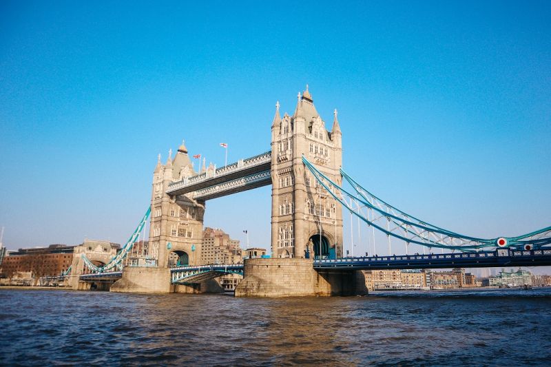 倫敦塔橋距離西敏宮有30分鐘公車車程，沿途也會經過許多知名景點（Photo｜許詩美）