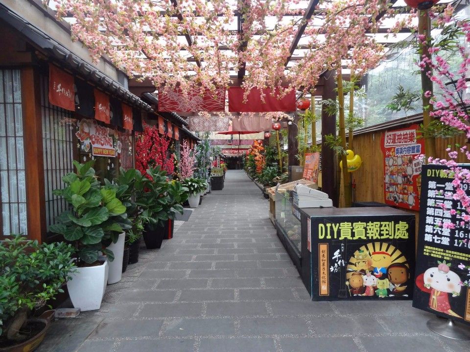 走入迷人的櫻花廊道，感受濃濃日式風情。（Flickr授權作者-Bunkichi Chang）