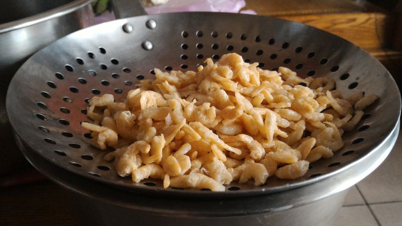 臨海的新鮮蝦米，是製作煎鎚的重要原料（圖片提供／百景消逝）