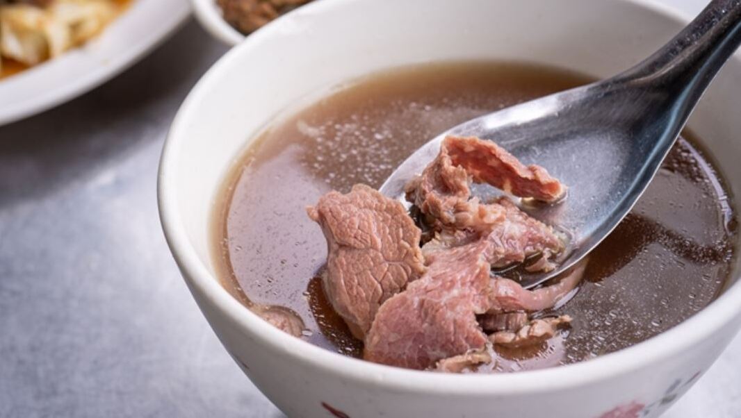 牛肉湯之亂先等等！5間台南在地人推薦的私房牛肉湯，牛肉湯加蛋你吃過嗎？