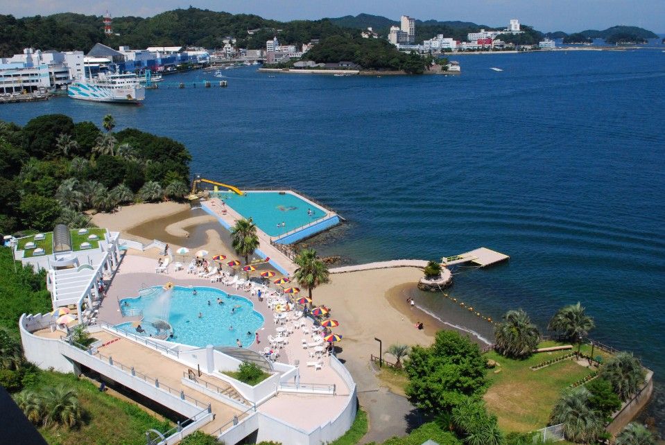 夏季也有開放游泳池提供使用／Toba Seaside