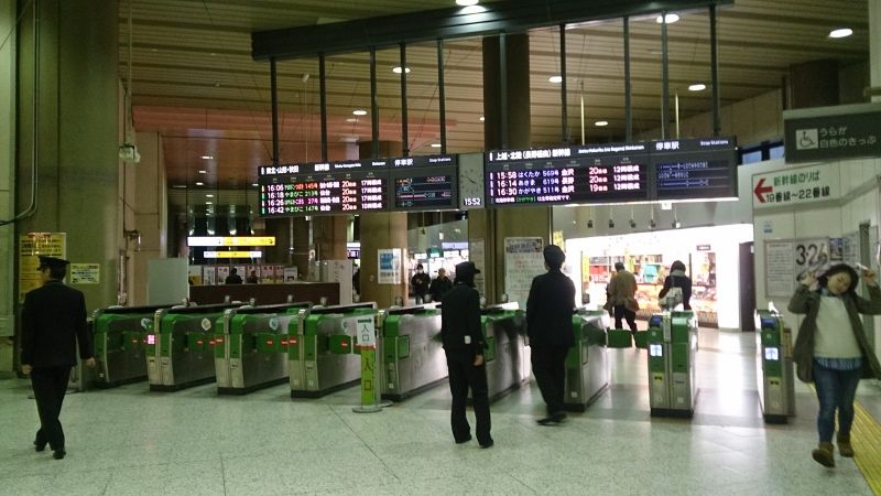 要在通過一次剪票口才會到新幹線月台。(photo by 阿福)