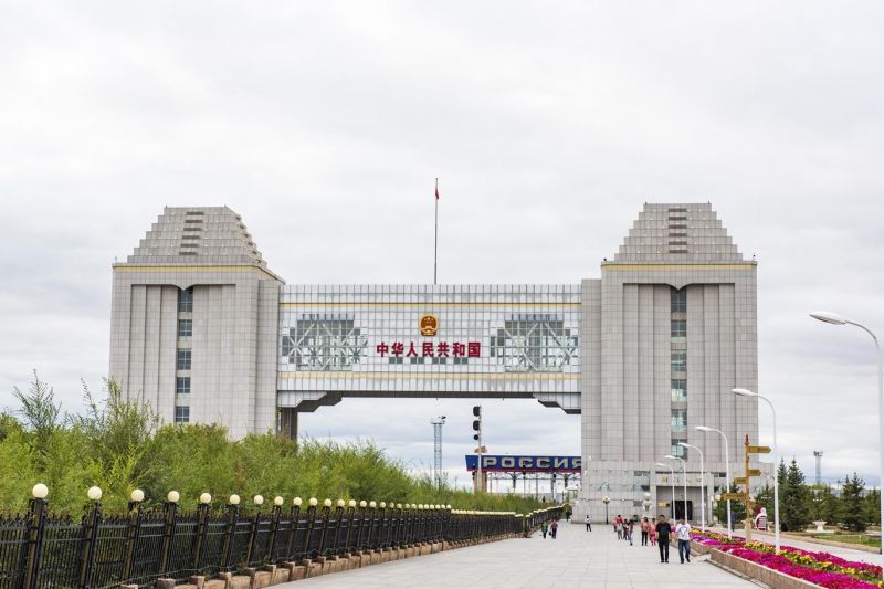 中俄跨國界旅行，必經的滿州里國門。(圖片來源:欣傳媒)