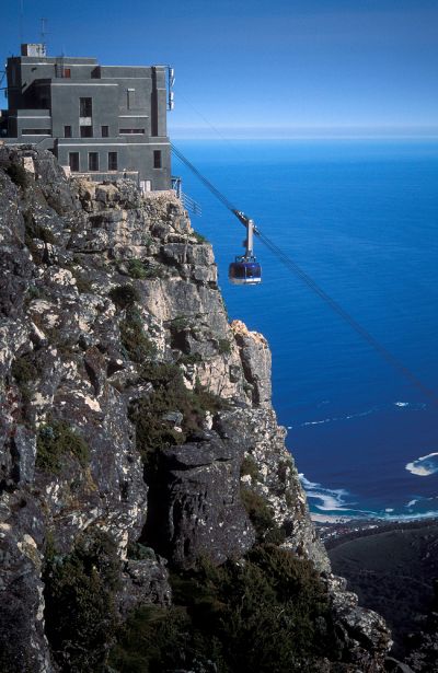 通往桌山山頂的纜車，可360度旋轉眺望周邊景致。（圖片來源：123RF）