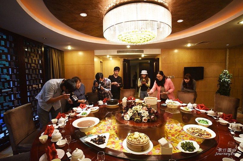今天我們用餐的地點就在天星兩江假日酒店所附設的餐廳，由當地的長官宴請(圖片來源：許傑)