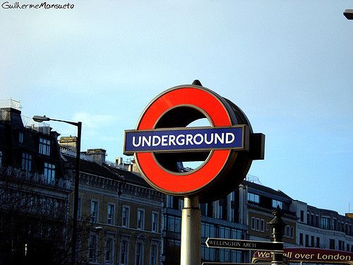 倫敦地鐵「Tube」的標誌（圖片來源：Flickr CC授權作者Guilherme Mansueto）