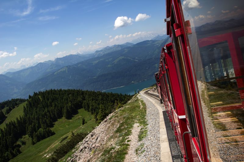 高達百歲以上的老蒸汽火車仍然在奧地利最陡峭的鐵道上服役。（Photo│123RF）
