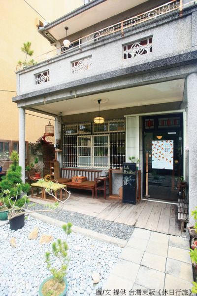 鹿角枝咖啡是由獨棟的老宅改裝成咖啡館，十足典雅。（台灣東販提供）