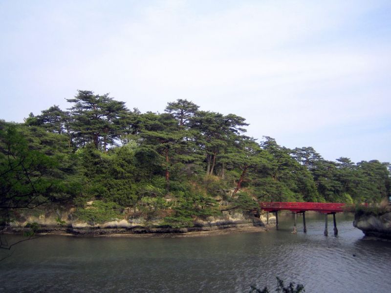 照片中為雄島與渡月橋（圖片來源：pantravel）