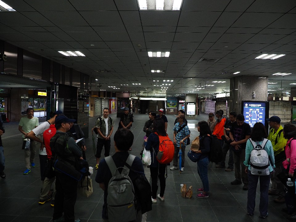 一大早七點不到所有參加的團員們就在台北車站集合 圖/OLYMPUS提供