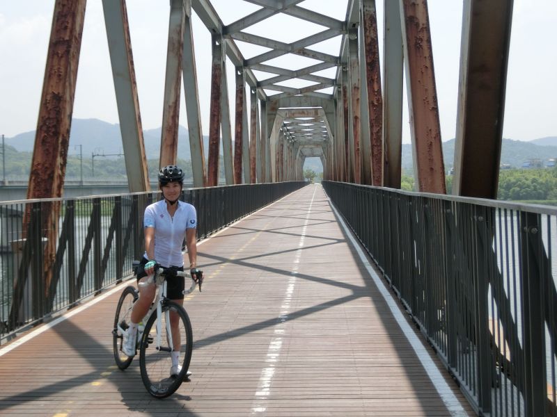 北漢江鐵橋，從這裡分出通往春川道的漢江支流。(賴維屏提供)