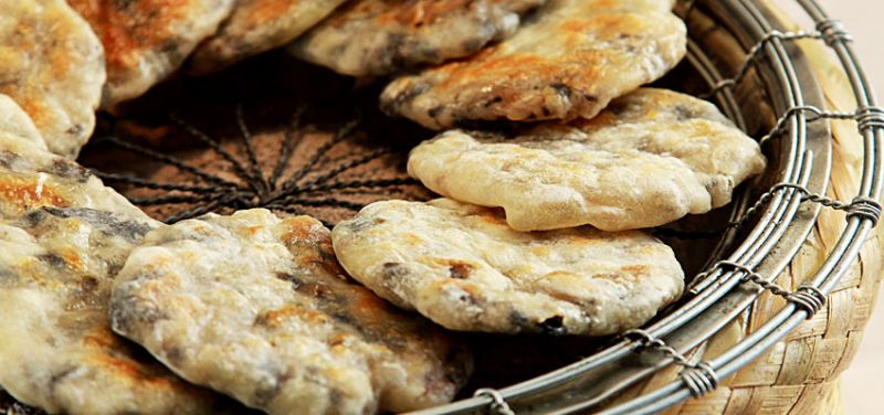 徽州烤餅，梅干菜入肉下去烤到入味，據說是胡適小時候喜歡的徽菜之一。(圖片來源:安徽繁體官網)