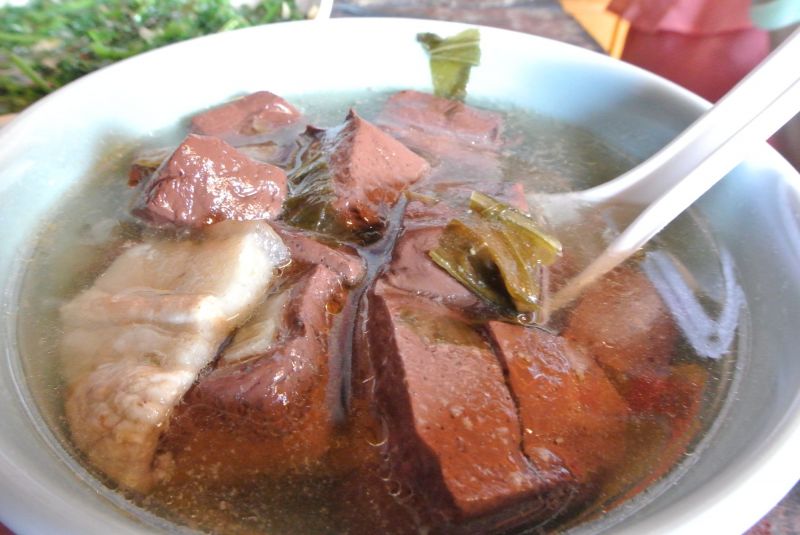 福菜豬血湯也是小澤推薦的必點菜色。（澤澤稱奇?小澤提供）