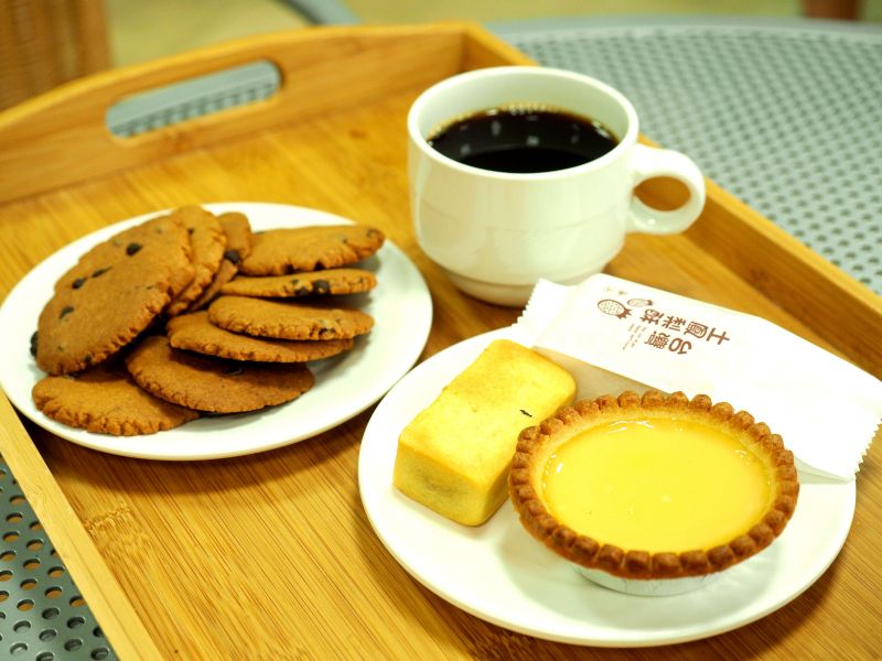 除了咖啡以外也有自身栽培的酥餅類食物（欣台灣攝影）