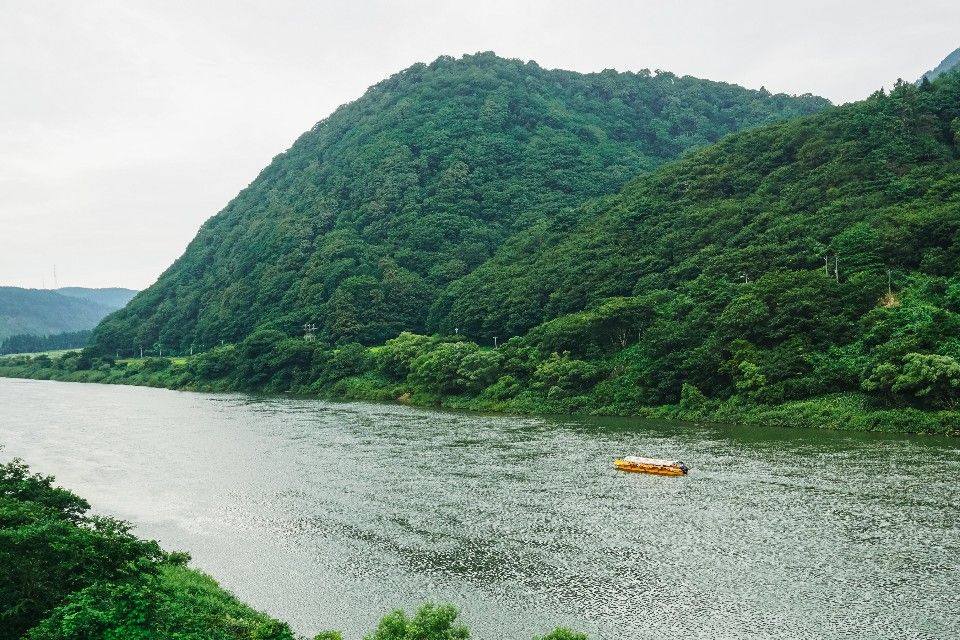 最上川被視為山形的母親之河，搭遊船一覽河岸風光十分愜意。