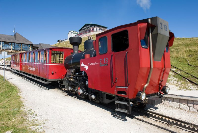造訪哈修塔特的旅客，大多會再搭上鹽湖區的夏夫堡登山鐵道。（Photo│123RF）