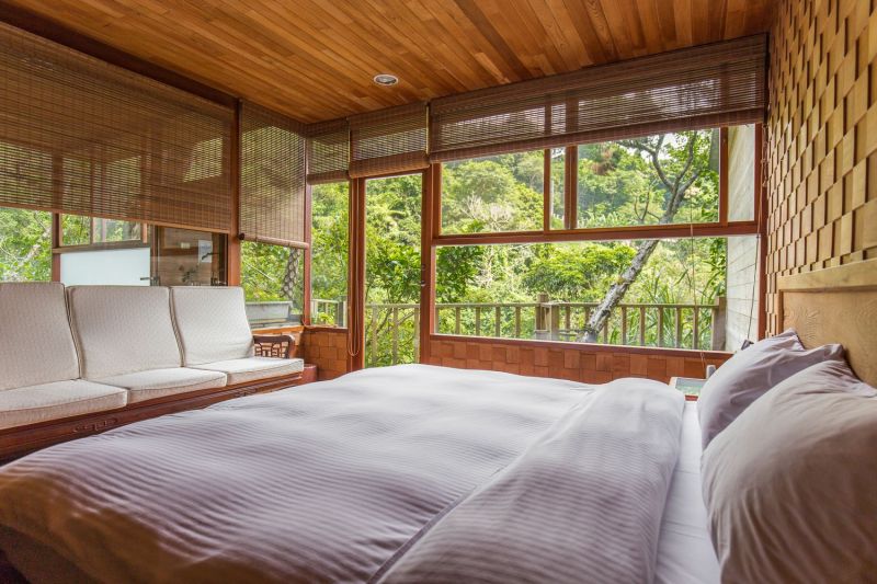 以台灣檜木打造的台灣檜木SPA套房，可藉由木材來調節空氣濕度，且滿室馨香也讓人感到極度放鬆。（蘇國輝攝影）