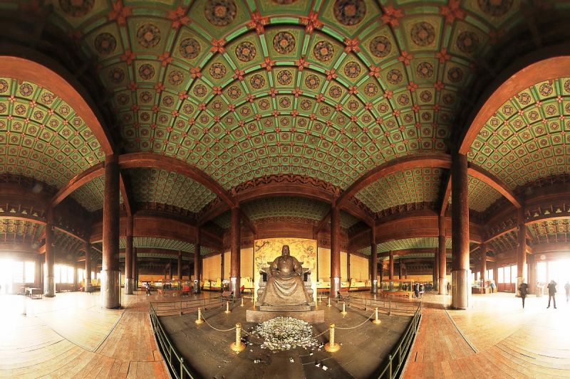壯觀的金絲楠木大殿。圖片來源http://bit.ly/2agPrX7
