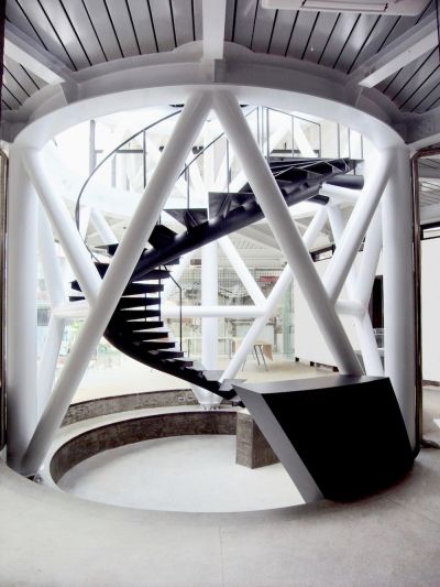 一樓旋轉梯區域；圖片提供：查少峪-CTAA Architects Lab