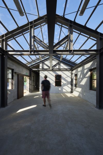 藝術家住宿區屋頂結構光影變化；攝影：林福明