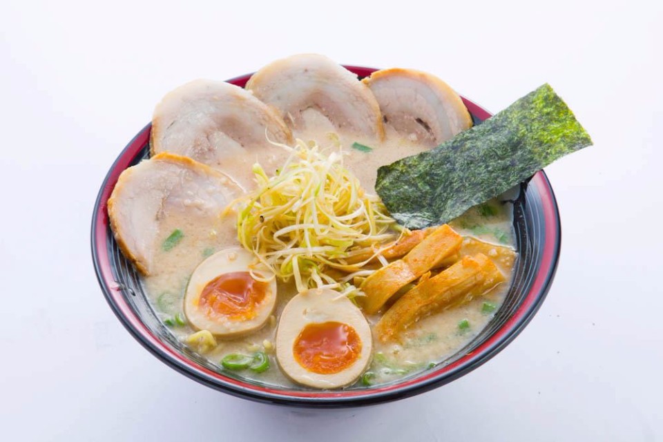 「超值東京豚骨拉麵」是屯京的人氣招牌料理。（圖片來源／屯京拉麵粉絲團）