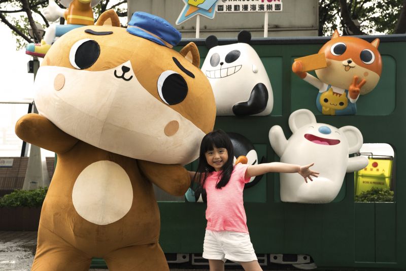 今年4月香港推出全新動漫海濱樂園，旅客可與許多知名動漫角色互動合照，已成為打卡熱點。（圖片來源：香港旅遊局提供）