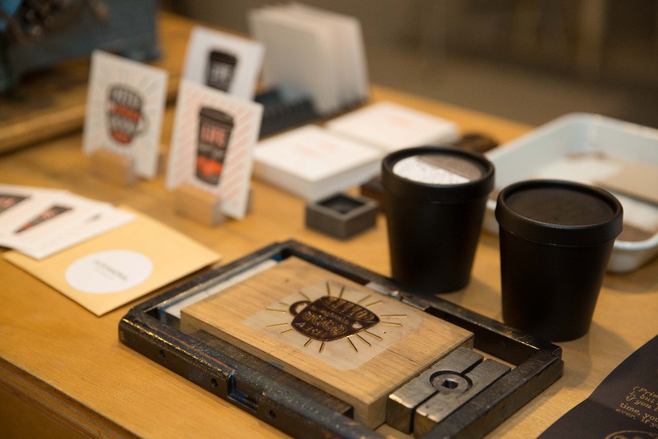 星巴克系列咖啡講座-為記憶留下咖啡香－活版印刷和濾壓壺的交錯比對。（星巴克提供）