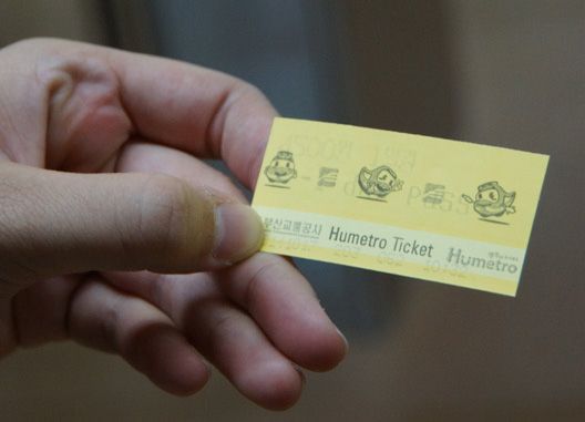 釜山地鐵一日券，當天內可不限次數搭乘，但要小心不要跟有磁性的卡放在一起，這類車票較容易因接近磁卡而消磁，若被消磁，可找地鐵駐站人員重新更換