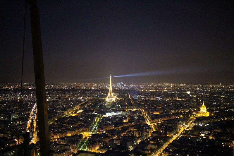 蒙帕納斯大樓眺望巴黎市區夜景。（照片提供：楊子慧）