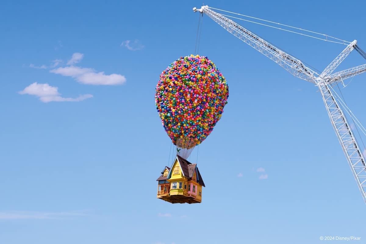 《天外奇蹟》氣球屋幸運兒免費入住！神還原卡爾爺爺家、8000顆氣球真的「飛起來」
