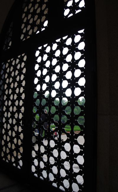 陵門內窗扇細部；攝影：王進坤