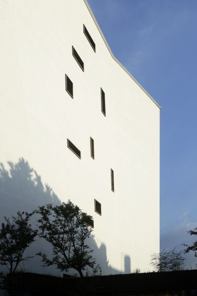 巨書白牆；圖片提供：CTLU_盧俊廷建築師事務所